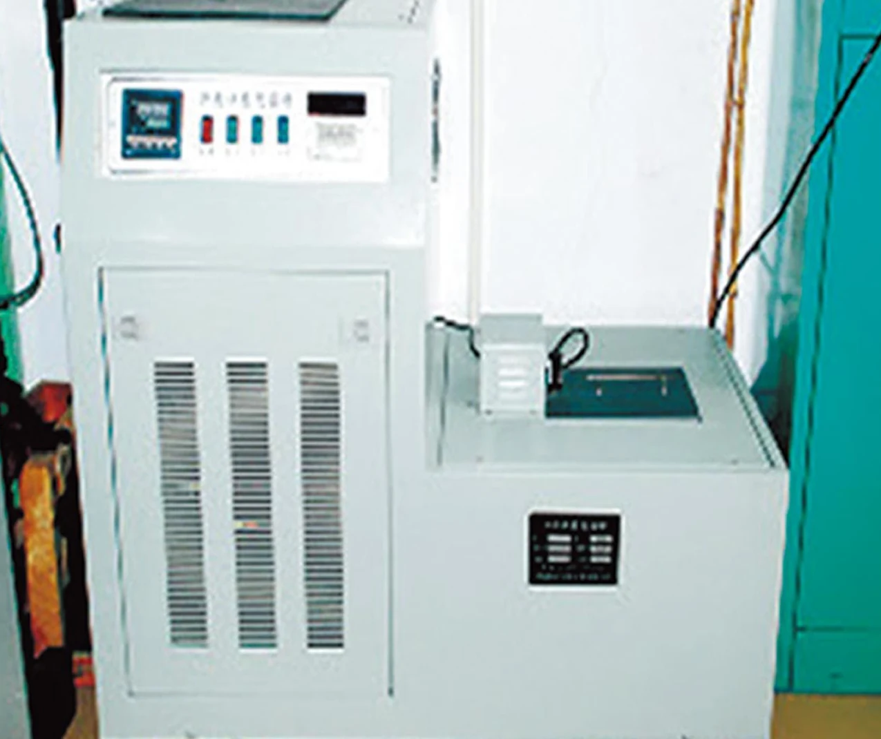 Low-temperature impact test equipment