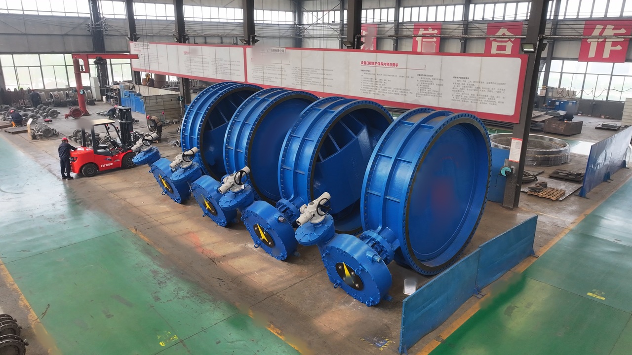 Large-diameter butterfly valves